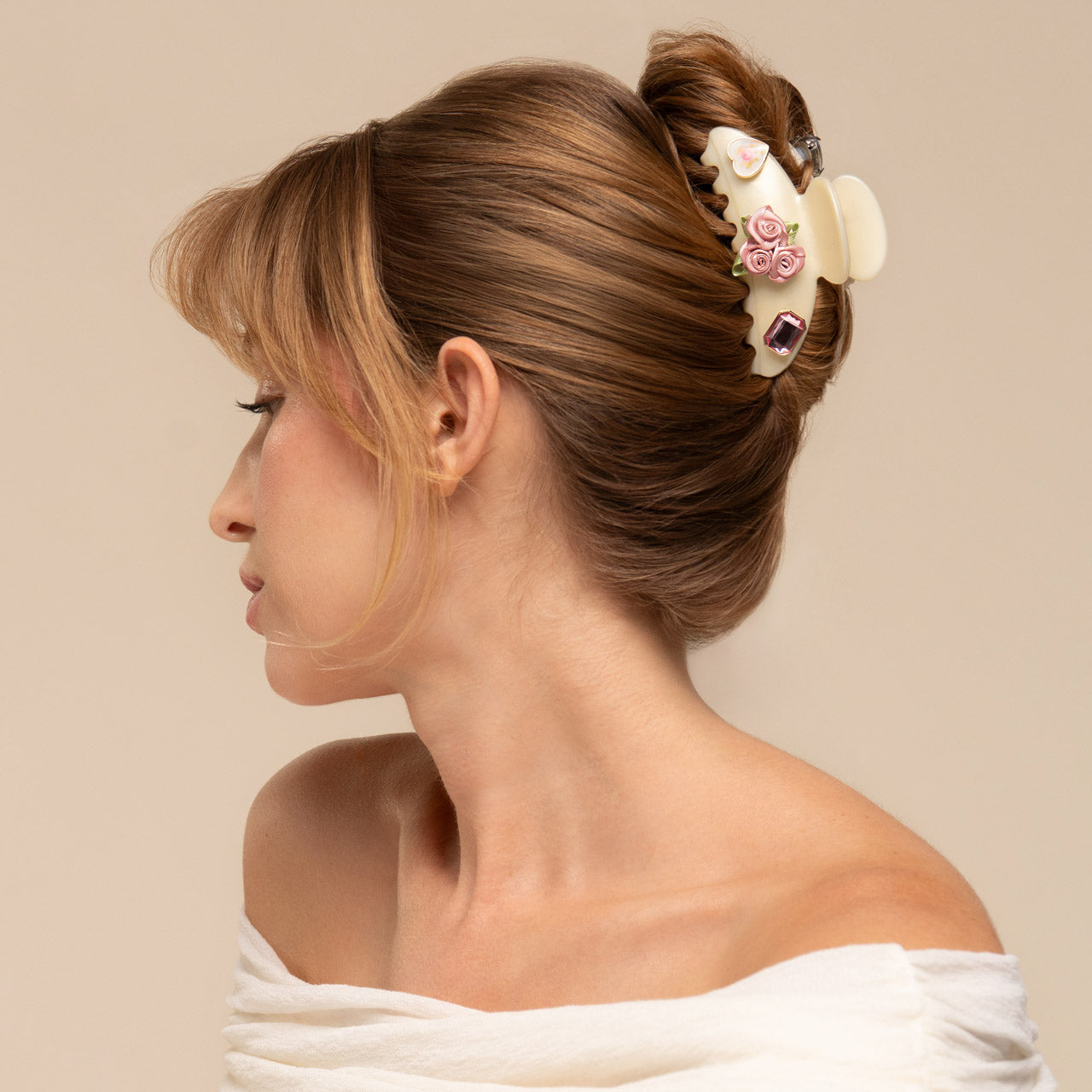 509136-KitschPop-Charms_CurvedClawClip-7pc-Set-Vintage-PearlizedCream-Model-3-1280x1280px.jpg