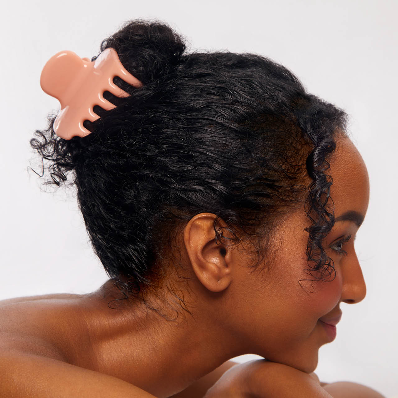 64280-RecycledPlastic-PuffyClawClip-1pc-Model-Hair-Rosewood-3-1280x1280px_1.jpg