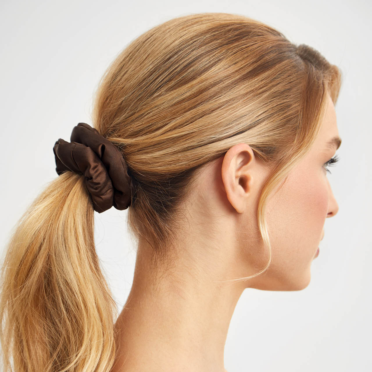 64297-RecycledFabric-PuffyScrunchies-3pc-Model-Hair-Rosewood-3-1280x1280px_1.jpg